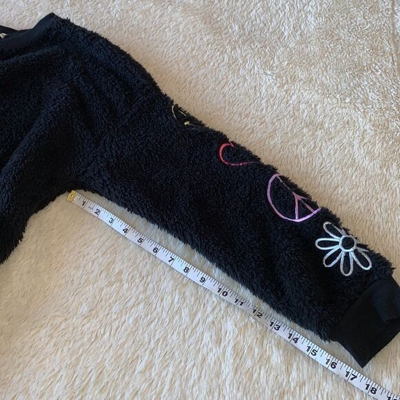 Derek Heart fuzzy sweater  - Picture 14 of 16